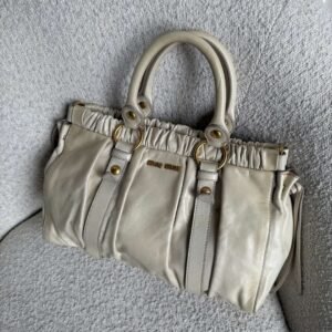 🔥 Authentic Miu Miu Vitello Leather White Handbag Pre-owned 🔥