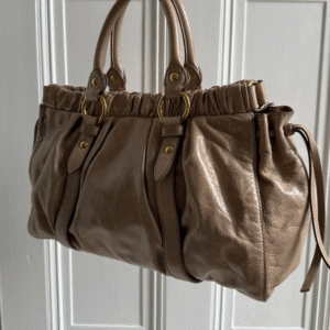 🏵️ Pre-owned Authentic Miu Miu Vitello Beige Leather Handbag 🏵️